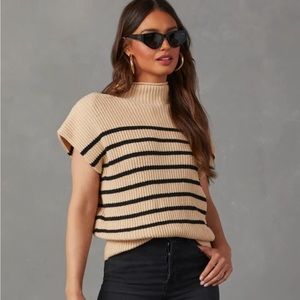 From VICI! Kleid Striped Mock Neck Sleeveless Sweater 🖤